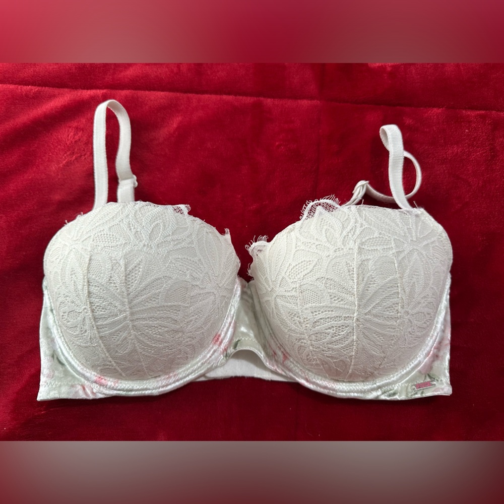 34DD Victoria’s Secret push up bra